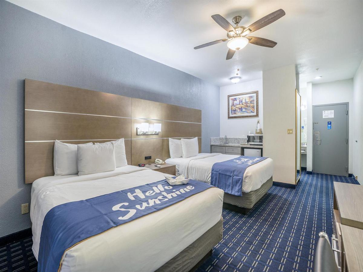 Days Inn & Suites By Wyndham Webster Nasa-Clearlake-Houston Exterior foto