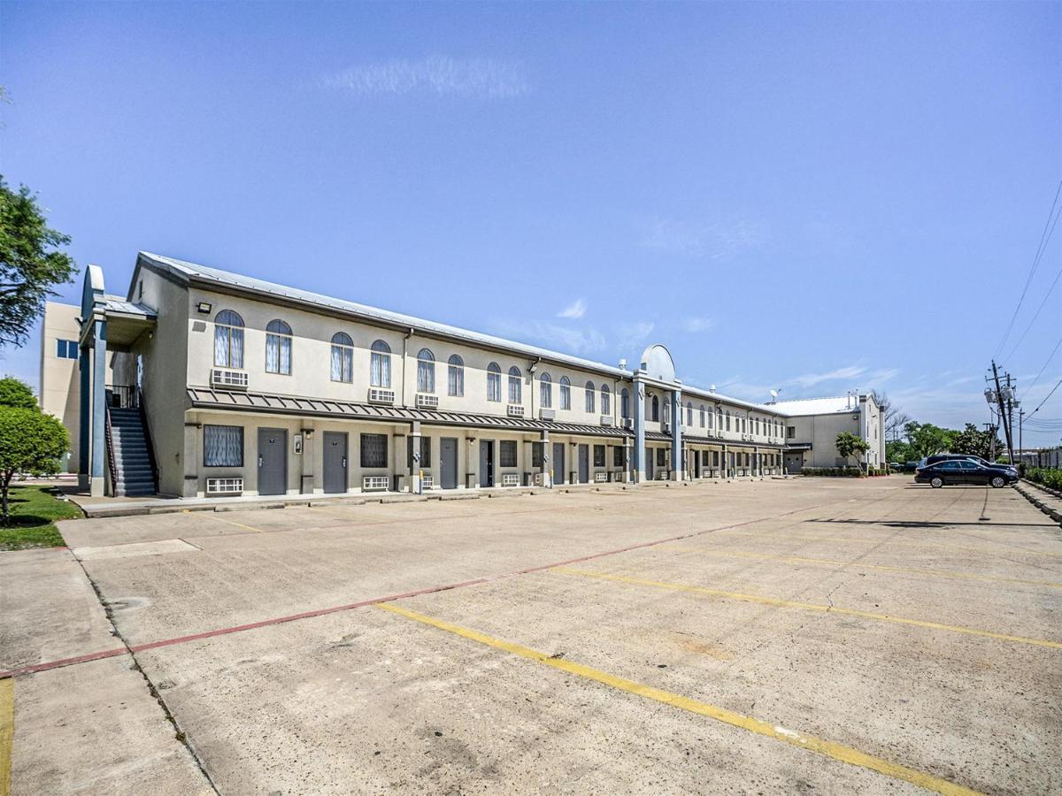 Days Inn & Suites By Wyndham Webster Nasa-Clearlake-Houston Exterior foto