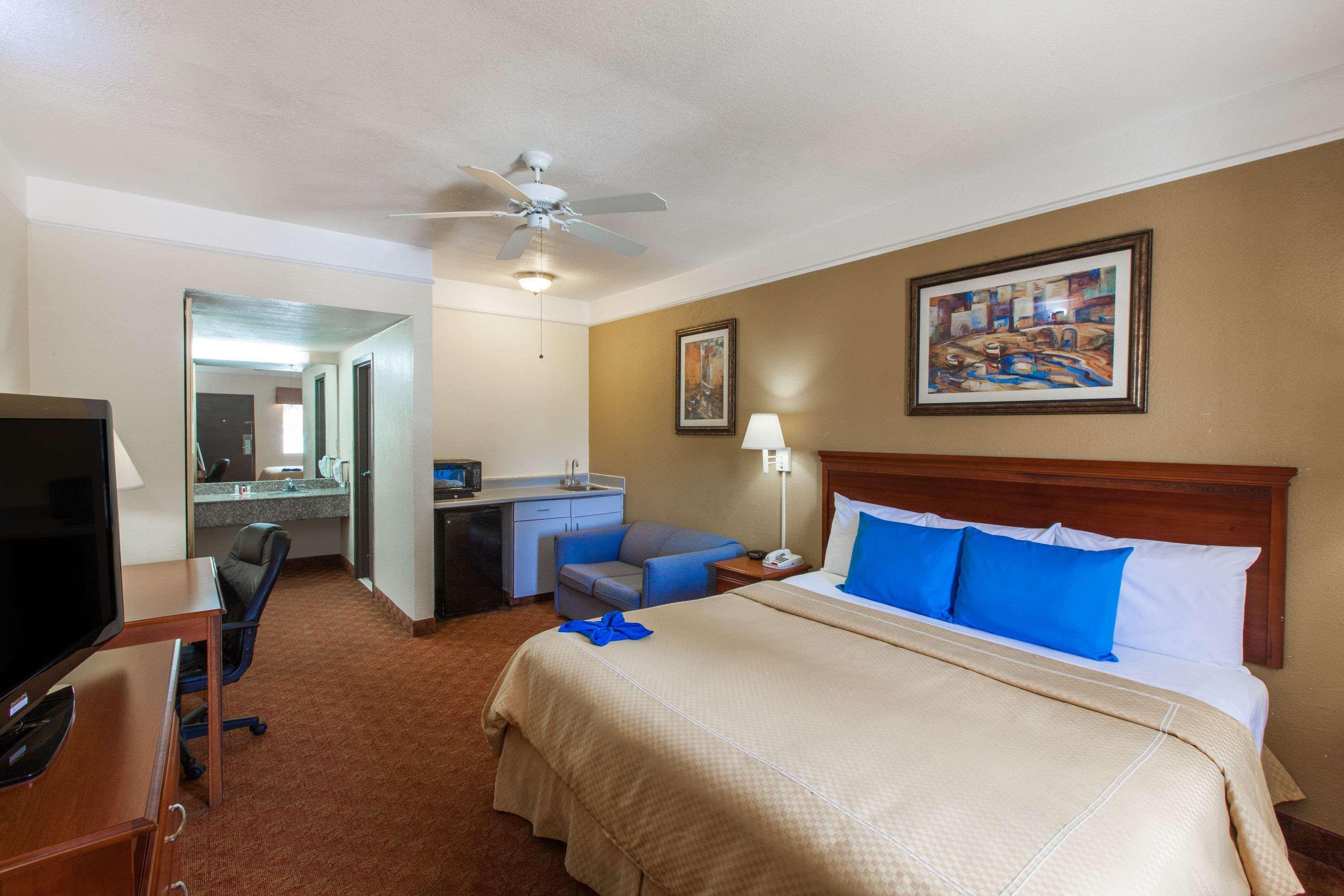 Days Inn & Suites By Wyndham Webster Nasa-Clearlake-Houston Exterior foto