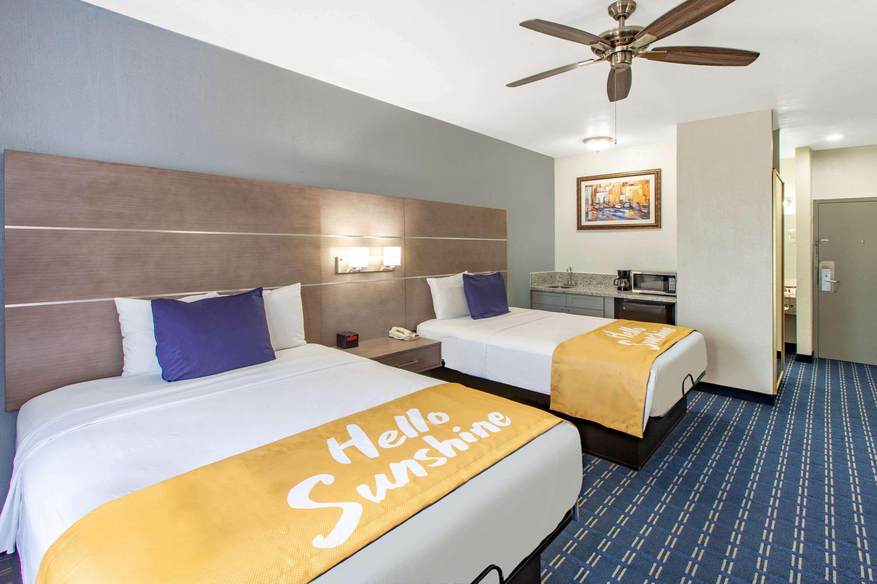 Days Inn & Suites By Wyndham Webster Nasa-Clearlake-Houston Exterior foto
