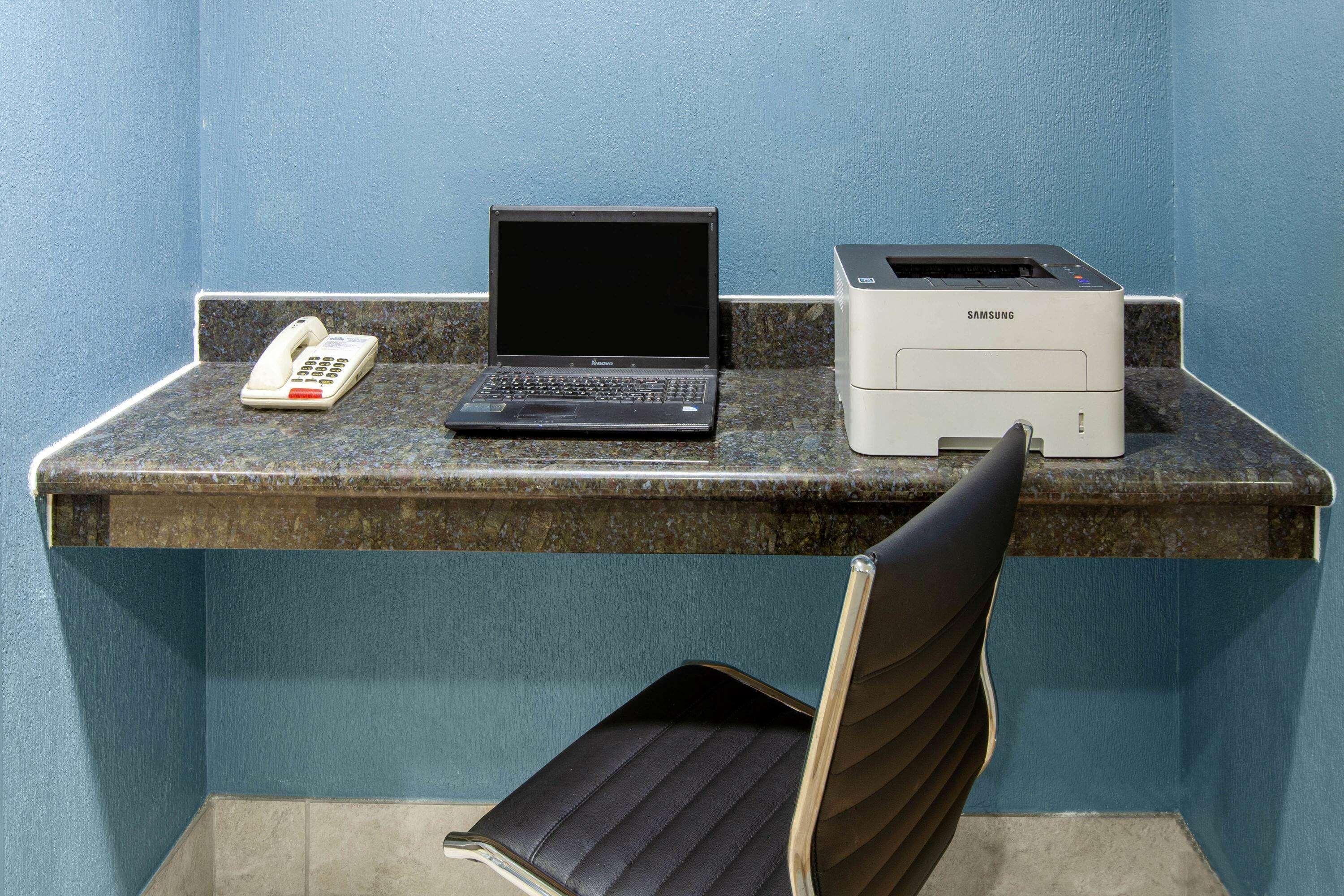 Days Inn & Suites By Wyndham Webster Nasa-Clearlake-Houston Exterior foto